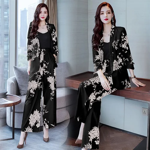 Женский офисный костюм из двух предметов кофта с цветочным принтом и брюки