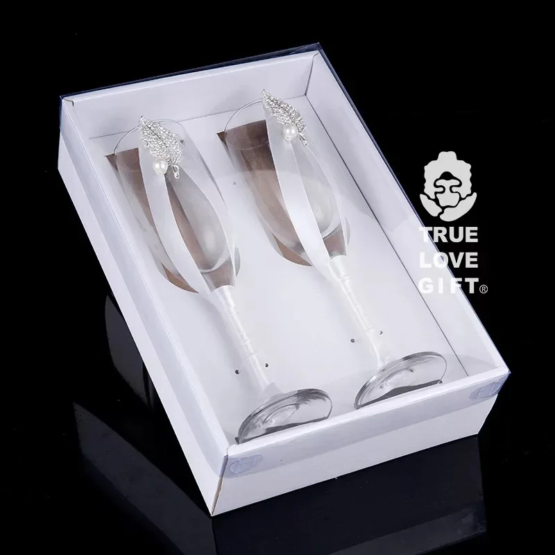 бокалы для свадебных и очков |