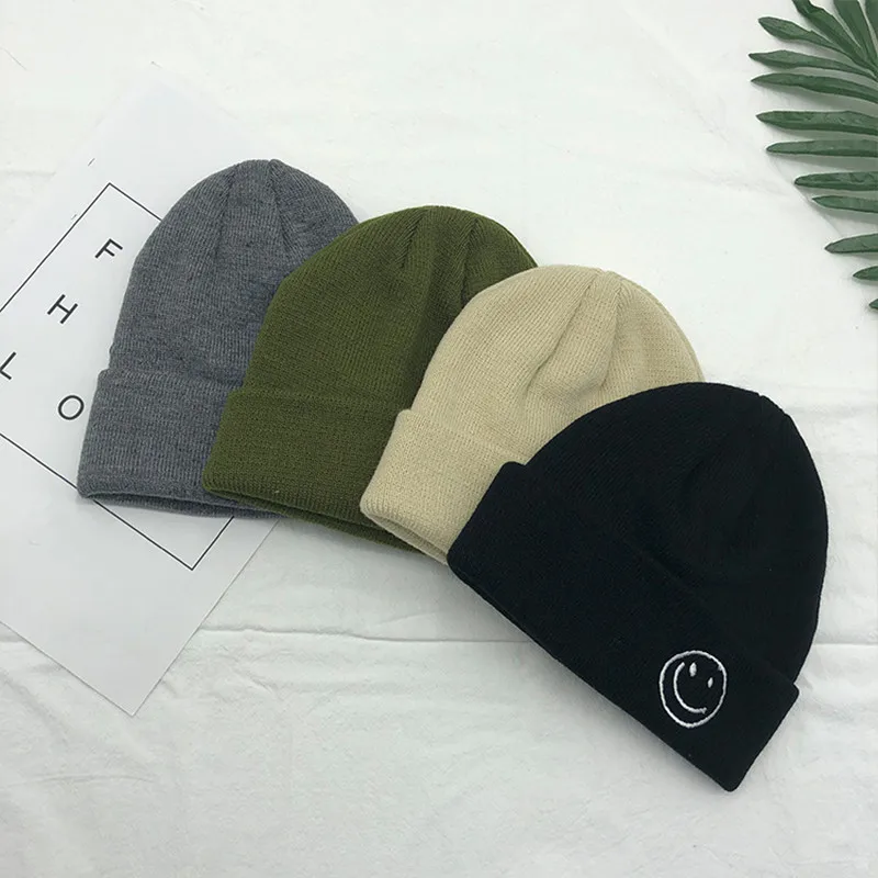Зимняя шерстяная шапка новинка мужская и женская с вышивкой улыбающимся лицом