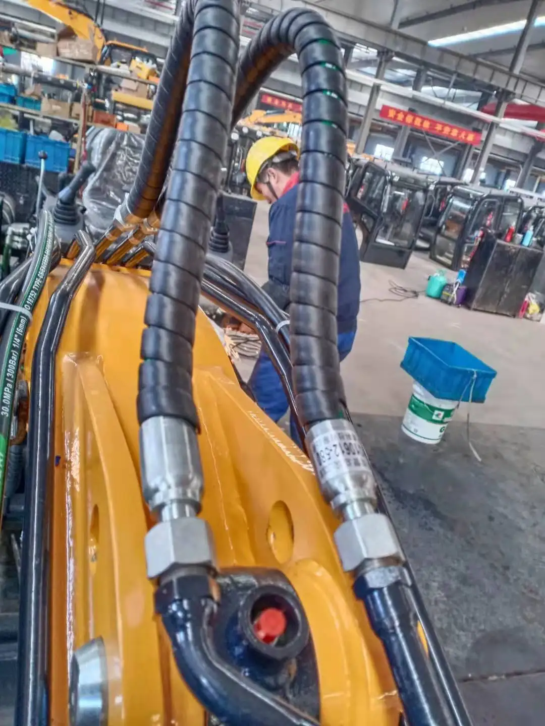 

Mini excavadora de 2,5 toneladas con diversos accesorios