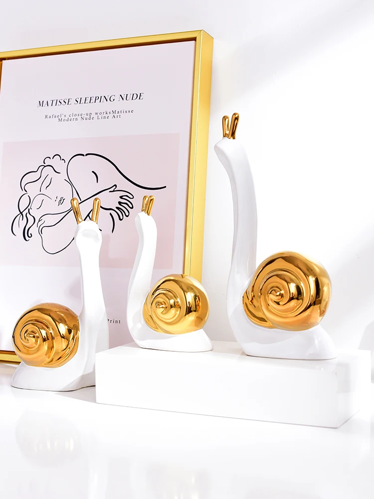 

European bookcase decoration art living room TV cabinet wine cabinet decoration desk decoration light luxury soft decoration