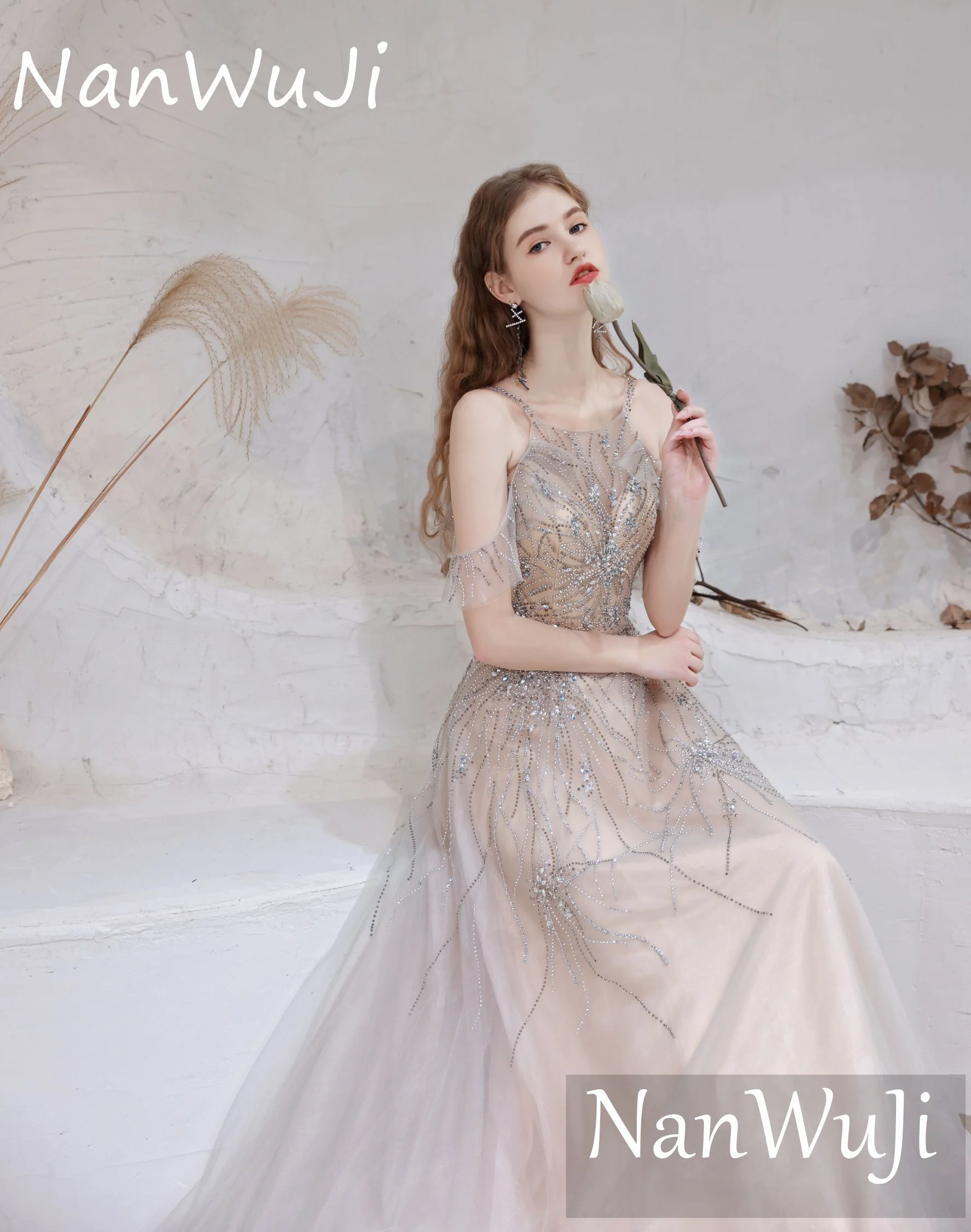 Elegant A Line Wedding Evening Dress Crystal Luxury Beading Sleeveless Prom Party Gowns Champagne Grey Robes De Soirée