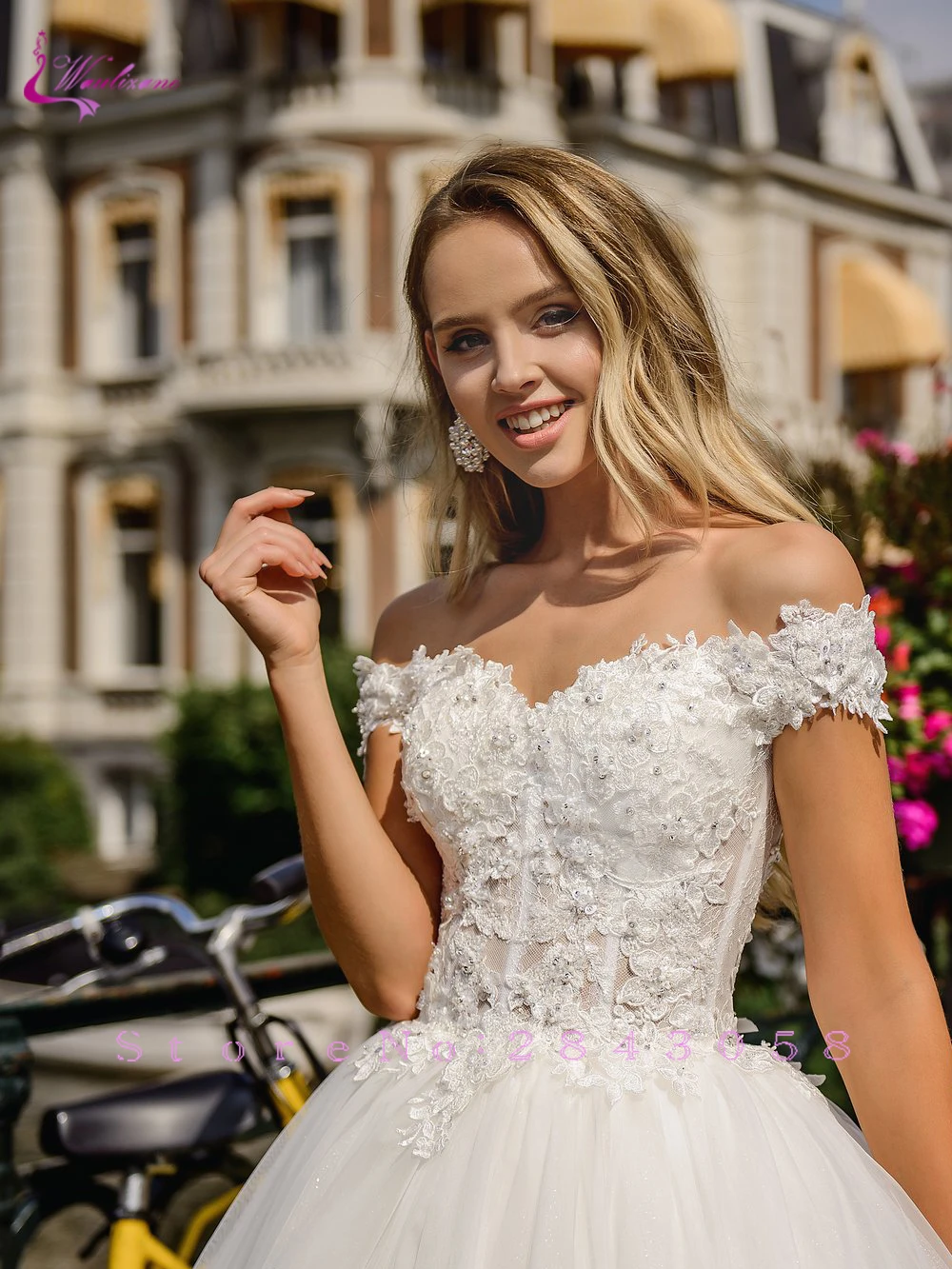 

Waulizane Strapless Ball Gown Wedding Dress With Rhinestones Of Off The Shoulder Bride Dress