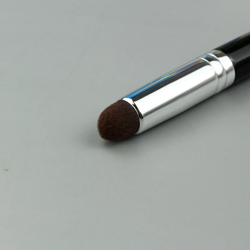 

Bullet head ultra-precision concealer brush suitable for acne marks, dark circles, no powder, novice round head makeup brush