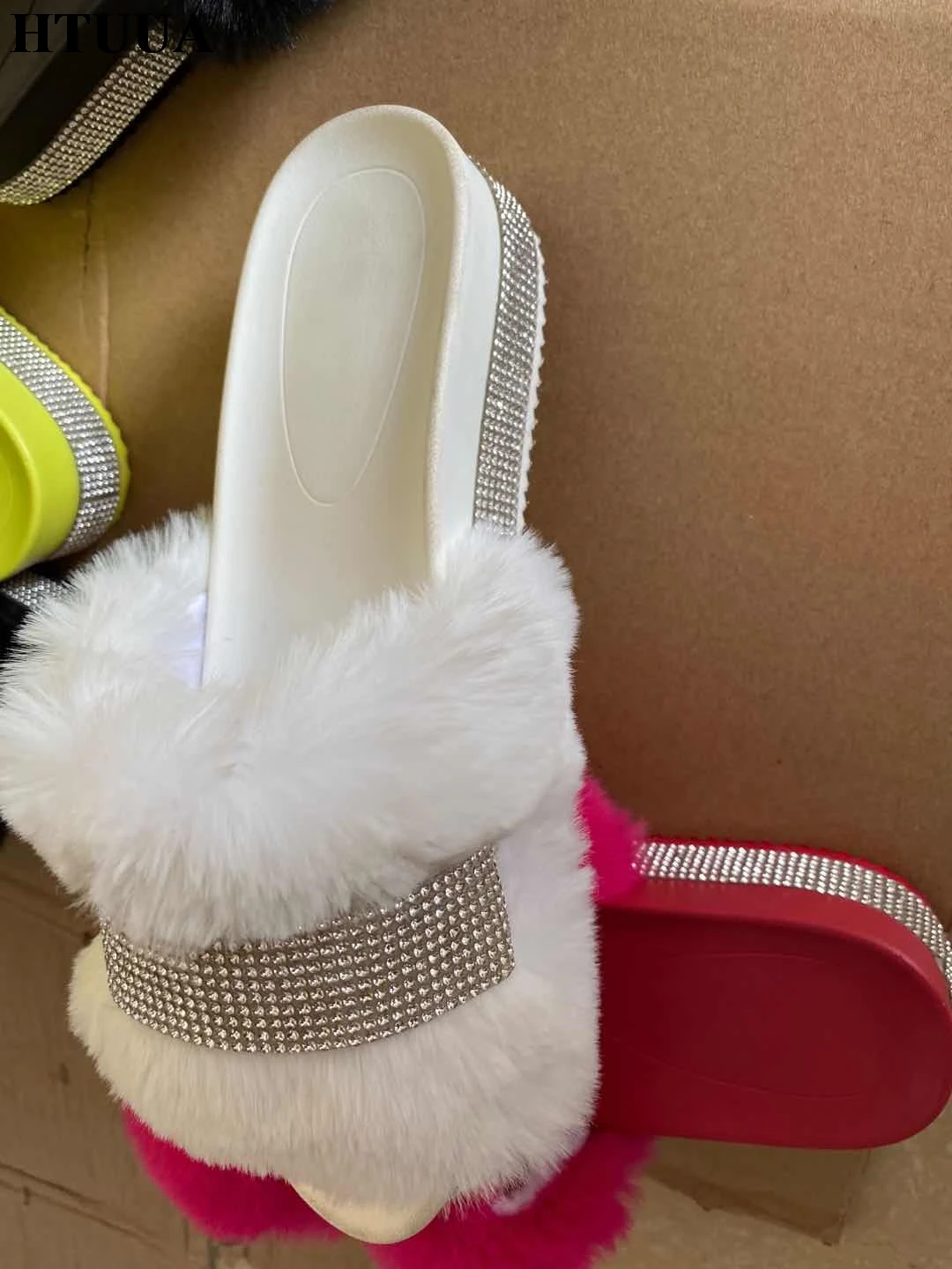 Новинка 2020 женские меховые тапочки HTUUA модные пушистые сланцы из искусственного