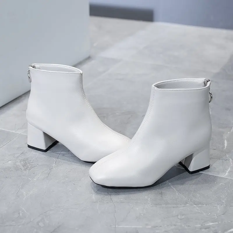 Женские замшевые ботинки на высоком каблуке черные или цвета хаки ботильоны с