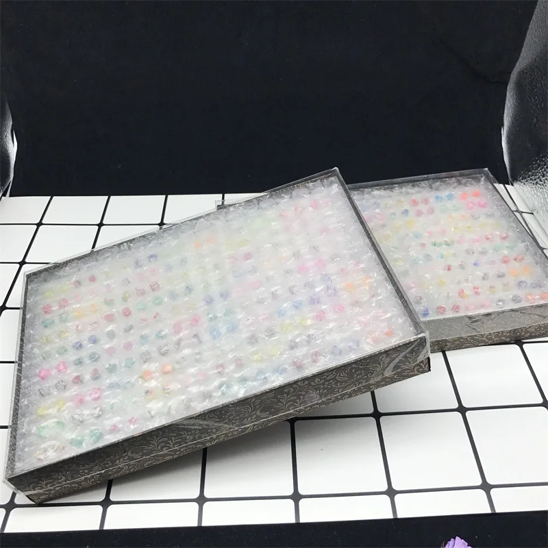 Серьги гвоздики из полимерной глины 1 пара сережек ручной работы в мультяшном