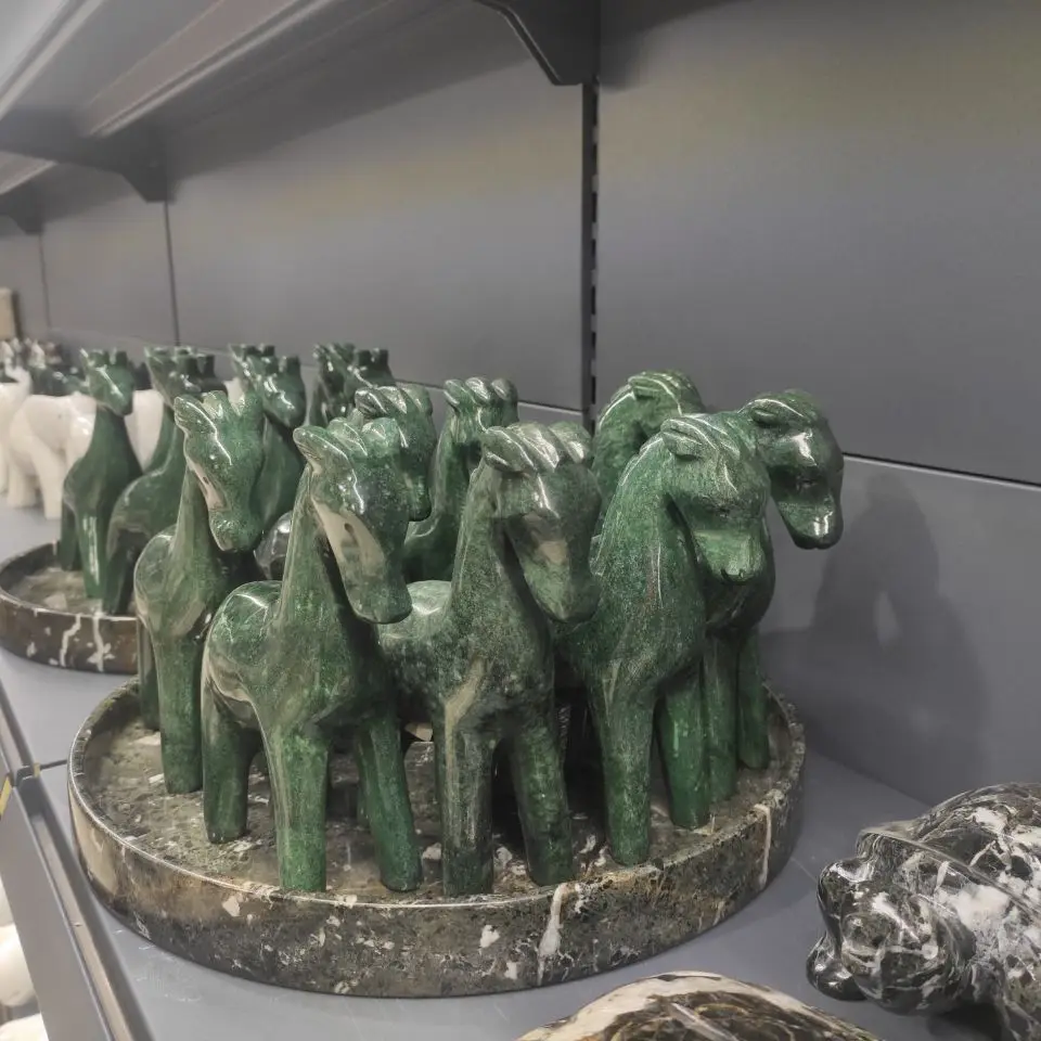 

1pcs Natural marble giraffe Used for home decoration