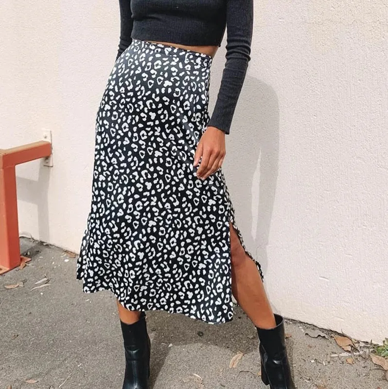 

Леопардовой расцветки с принтом с высокой талией Разделение юбка А-силуэта юбка в Корейском стиле, модная длинная юбка женская одежда