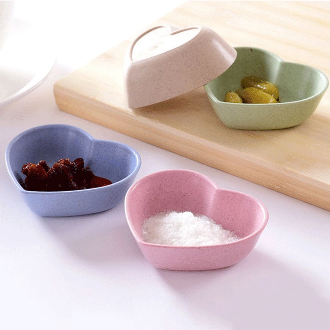 

Kitchen Love Heart Shaped Light Seasoning Bowl Food Pickles Appetizer Board Kitchen Tools Kitchen Accessories Souvenirs