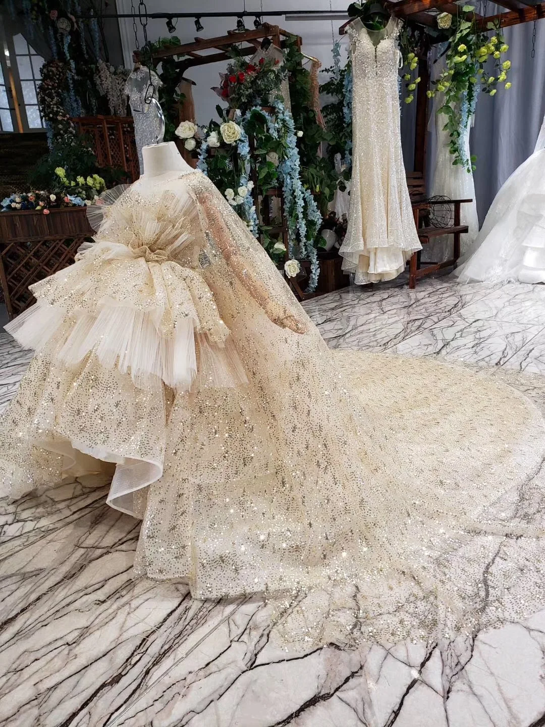 Новые платья для первого причастия девочек с цветочным узором и бантом Бальные