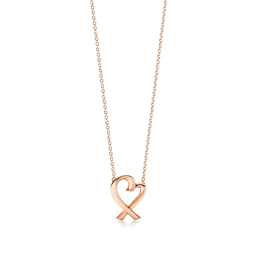 

In the spring of the new golden heart-shaped small necklace