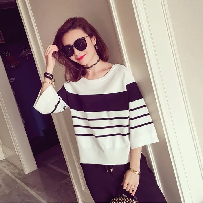 Женский полосатый свитер для грудного вскармливания и длинные брюки | Мать