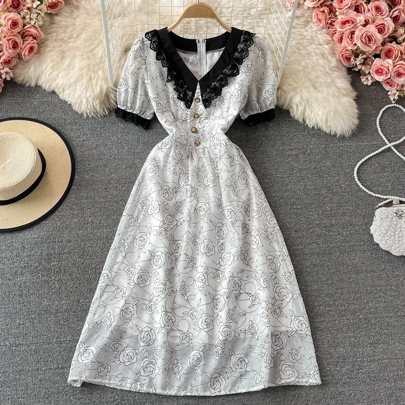 

sweet and gentle style, V-neck dress with thin waist, bubble sleeve print, contrast color, large A-line skirt