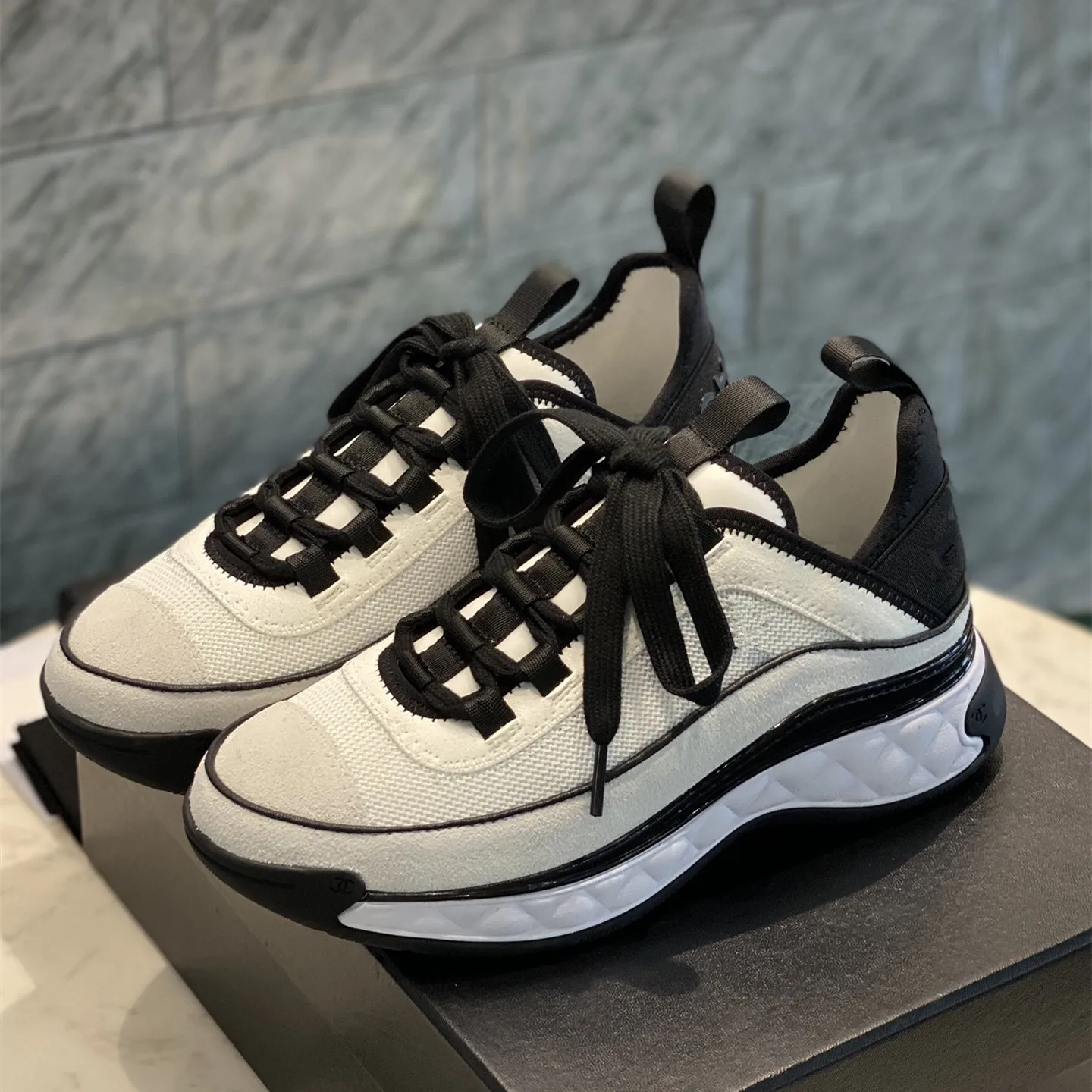 

2022 New Couple Sports Shoes Early Spring Casual Flat Women Men Shoes Breathable Mesh Daily Shoes Male Female Walking Shoes
