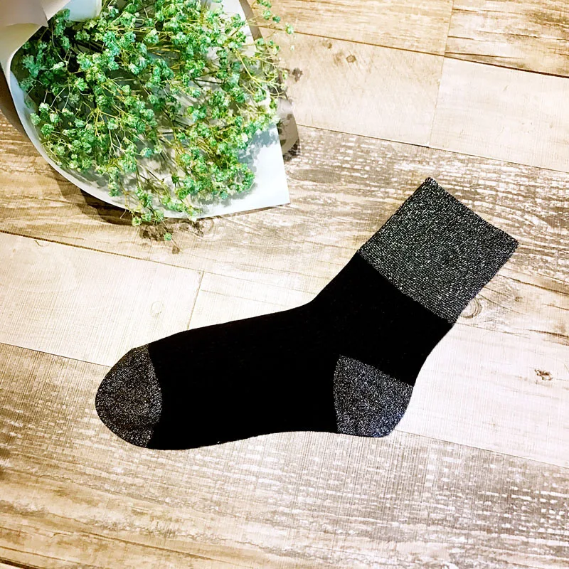 

Women Retro Wire Socks Multi- Color Socks Unisex Absorb Sweat Comfortable Breathable Deodorant Onion Socks