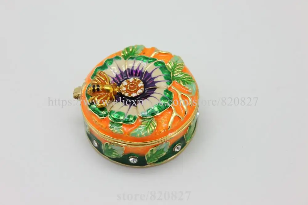 Round Shape Trinket Jewelry Box with Bee and  Leaf Collectible  Bee Trinket Box Holder Trinket Box