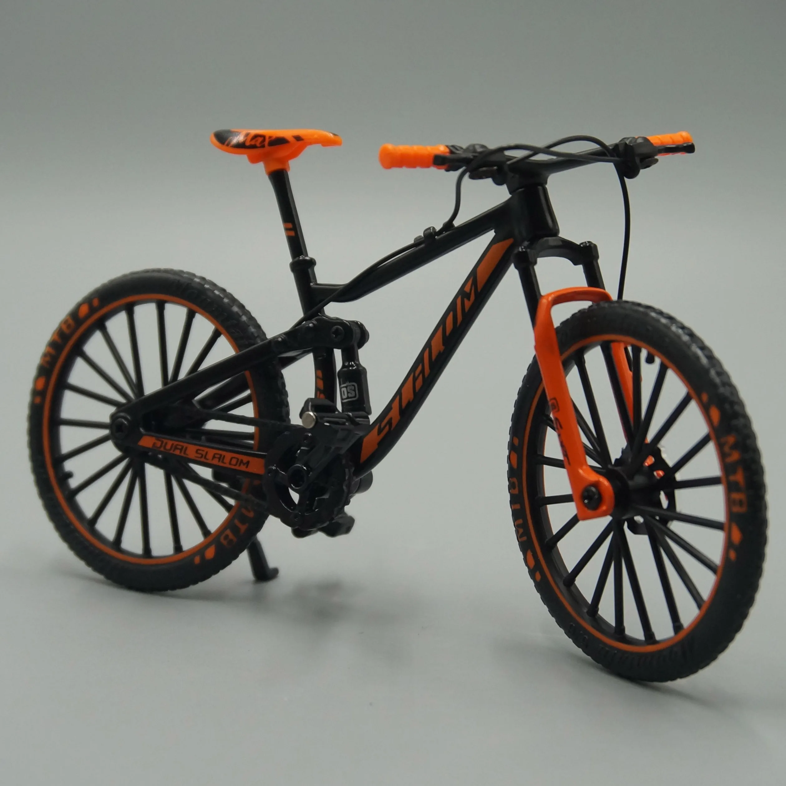 

Модель велосипеда 1:10, литый под давлением, горный велосипед с двойным слаломом, для коллекции и подарков