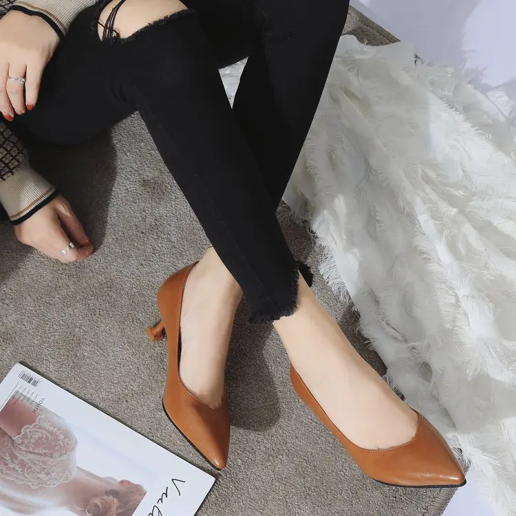 Туфли женские на шпильках 6 см лакированная кожа заостренный носок высокий