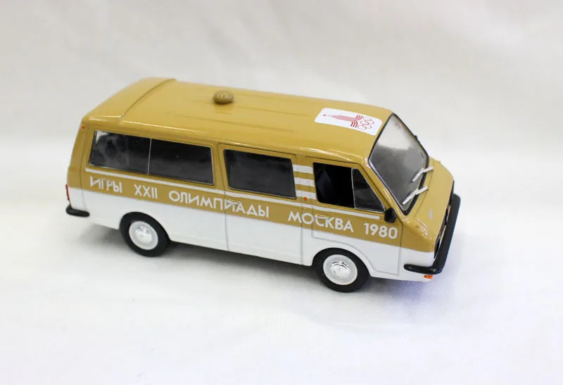 Коллекционная модель автомобиля из сплава 1:43 RAF2203 латышский Ностальгический