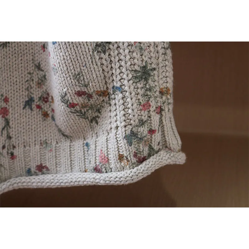 Жилет вязаный однобортный без рукавов с цветочным принтом V-образным вырезом