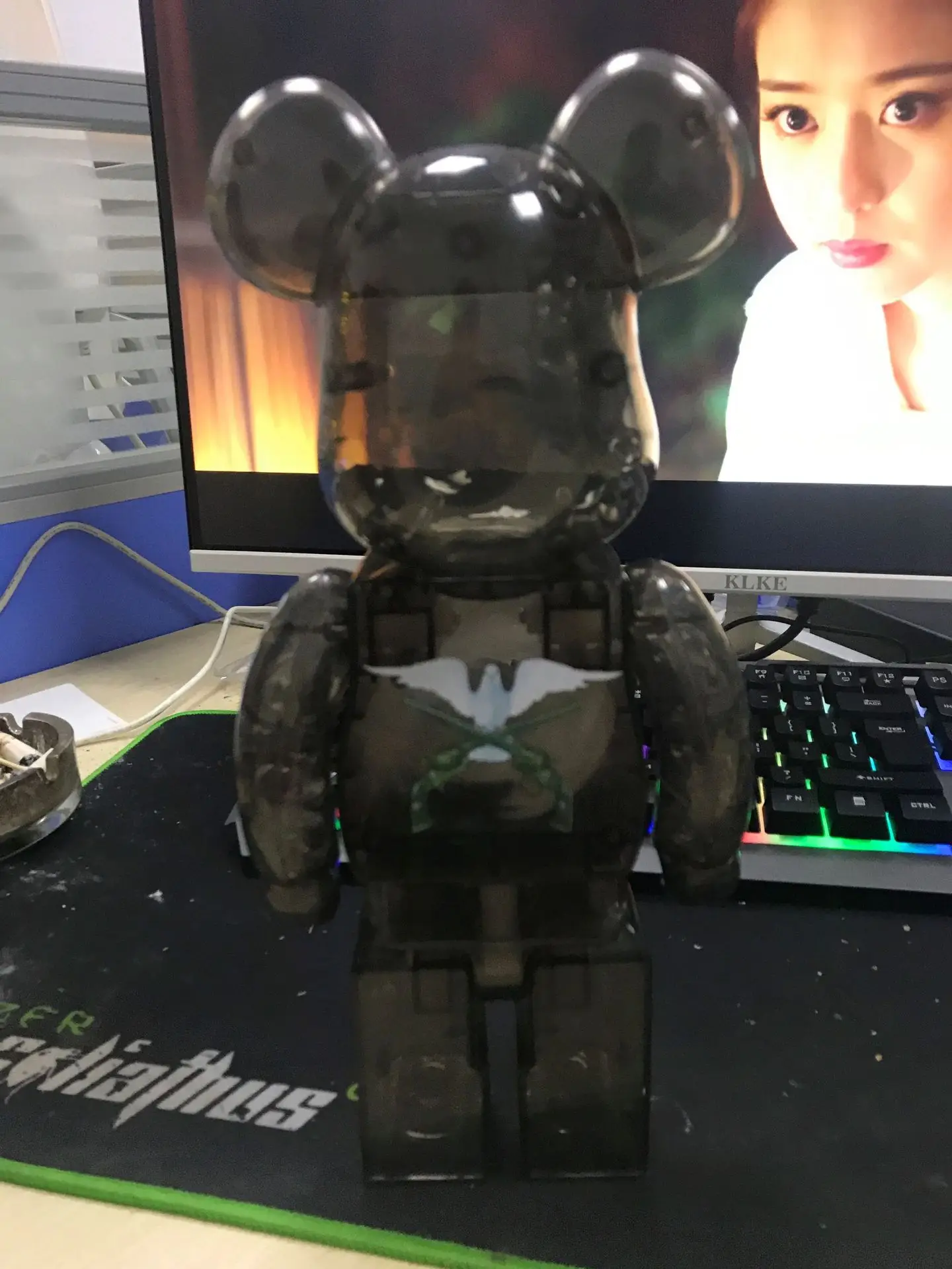 Игрушечные фигурки Bearbricklys 400% 28 см с перьями мир экшн-фигурки медведь куклы