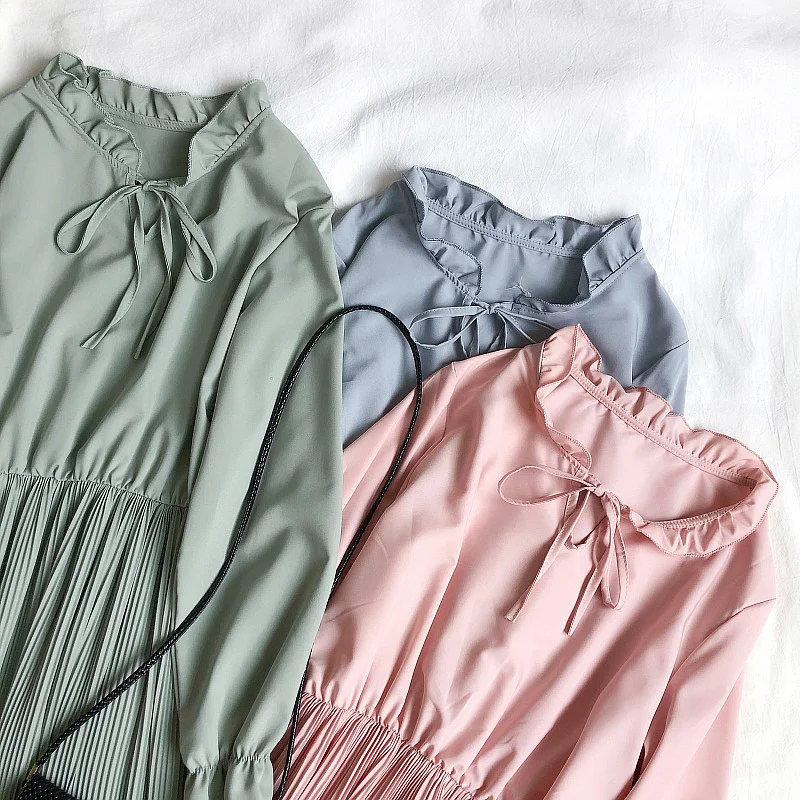 Женское плиссированное платье миди элегантное осеннее с расклешенными рукавами