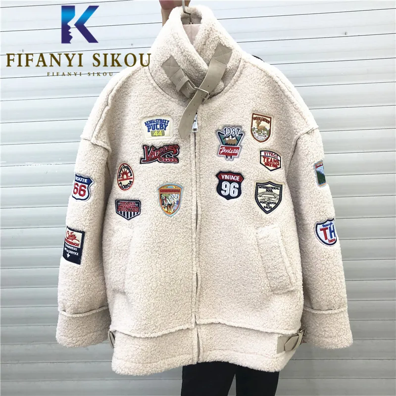 

Женская уличная куртка из искусственного меха ягненка, модная Толстая теплая зимняя куртка, пальто из овечьей шерсти с вышивкой значков, же...