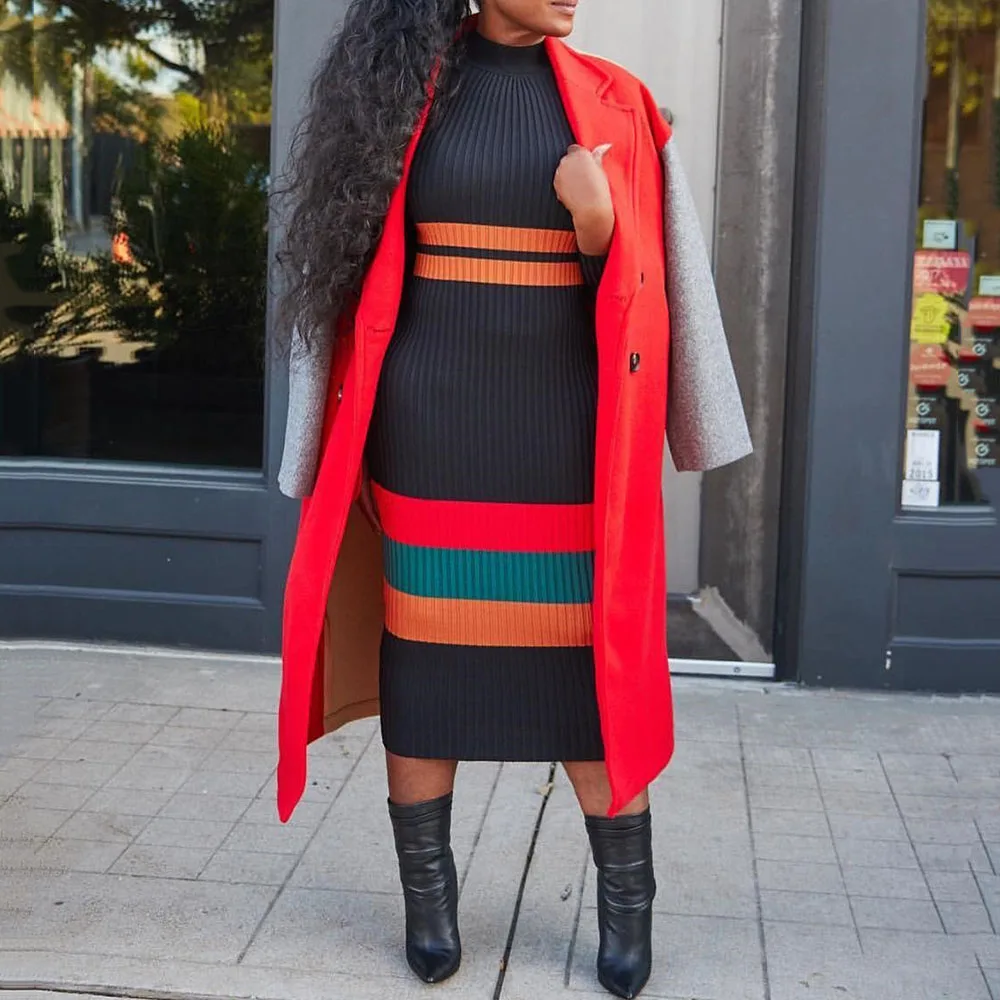 Женское теплое трикотажное платье свитер в полоску облегающее черное