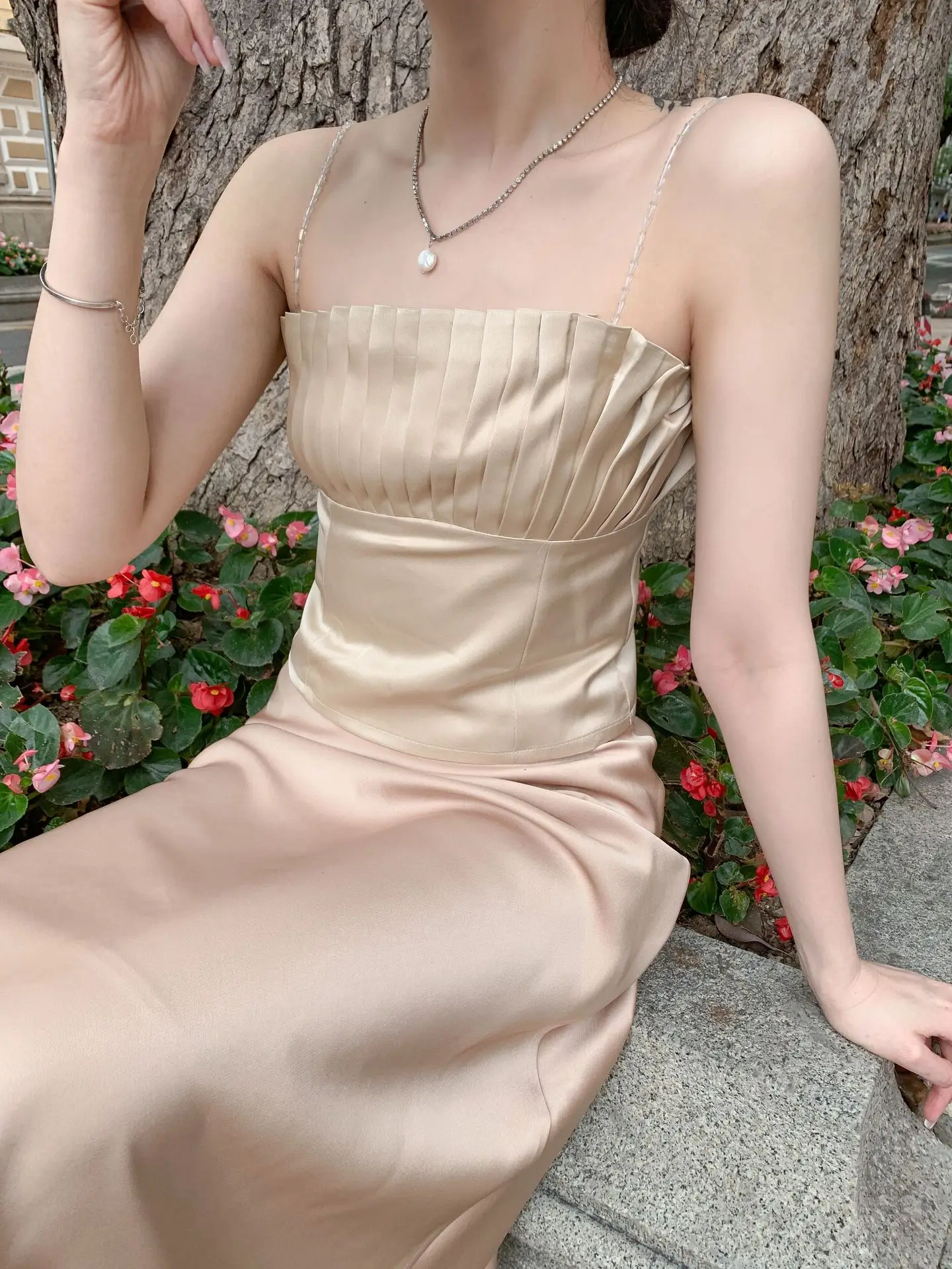UMI MAO Unique Crystal Small Sling Outside Wear 2021 New Pleated Tube Sexy Top Women Short Vest Tops Off White Femme