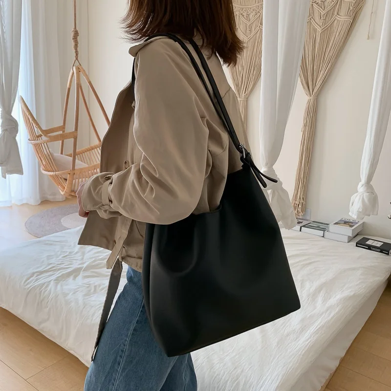 

2021 New Arrivals Large Tote Women's Bag With Cell Phone Pocket Causal Solid Color Women's Handbag
