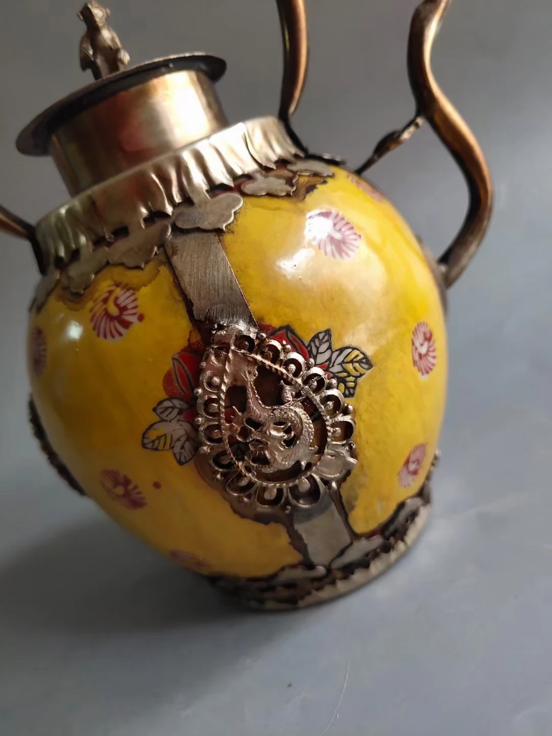 Латунный керамический чайник-это китайский антикварный чайник с тонкой ручной