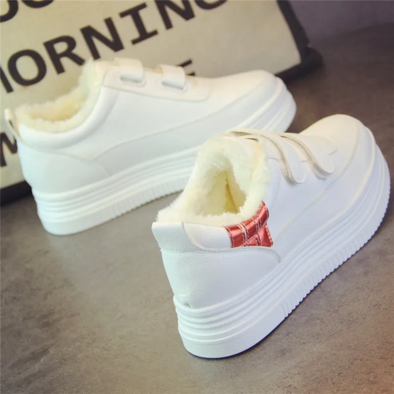 Женские кроссовки на толстой подошве Ulzzang белые липучке удобная теплая обувь с