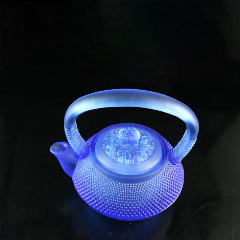

Fengming New Design Folk Art 1.35kg Blue Liui Glass Teapot Crafts For Office Decoration