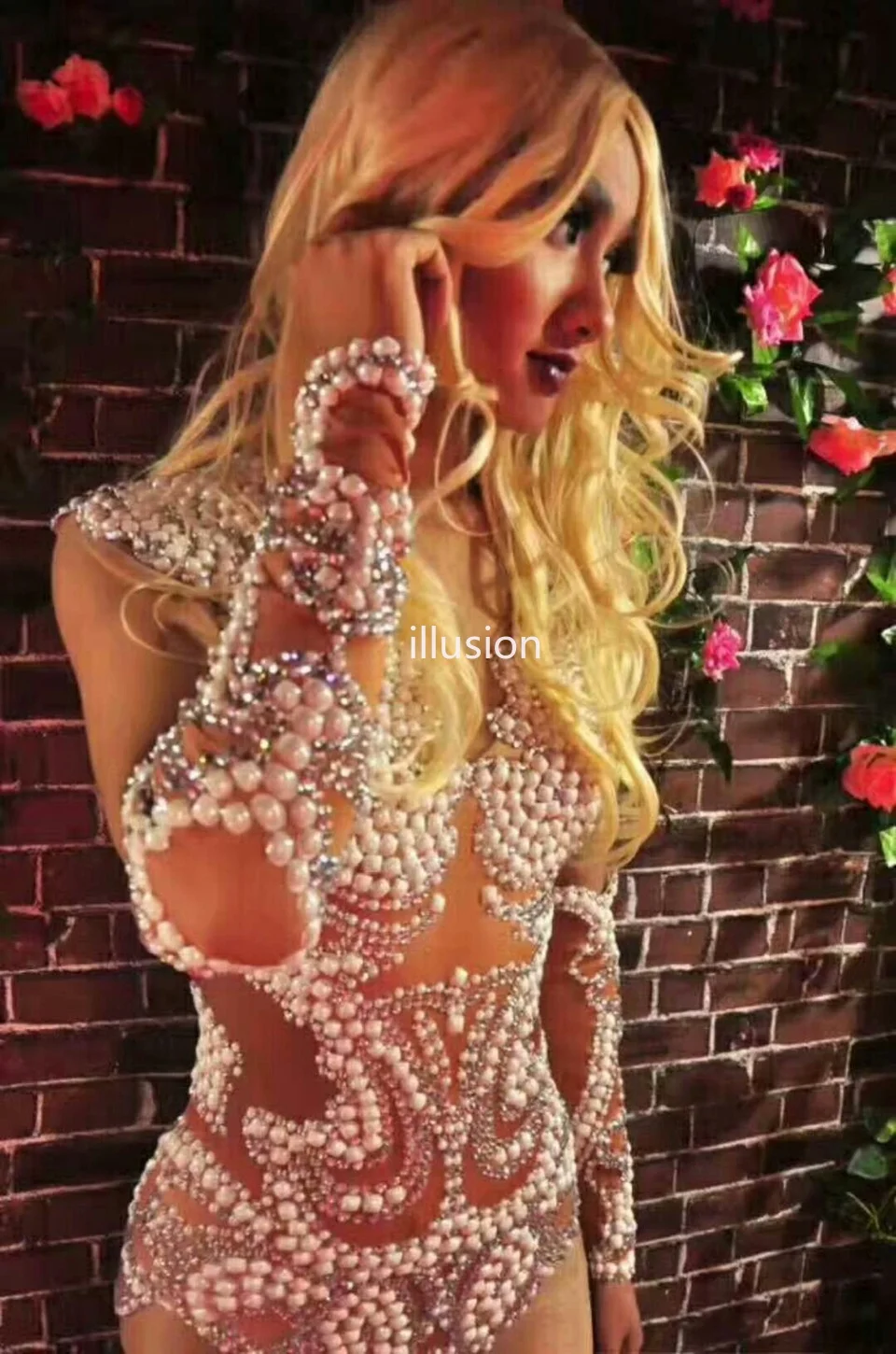 Женское боди с блестящими жемчужинами и кристаллами цельный облегающий костюм