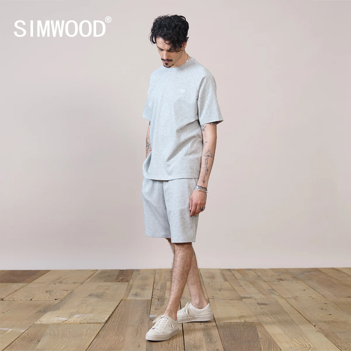 

SIMWOOD 2022 летние новые мужские футболки шорты наборы спортивные наряды набор для бегунов свободные стильные спортивные костюмы размера плюс ...