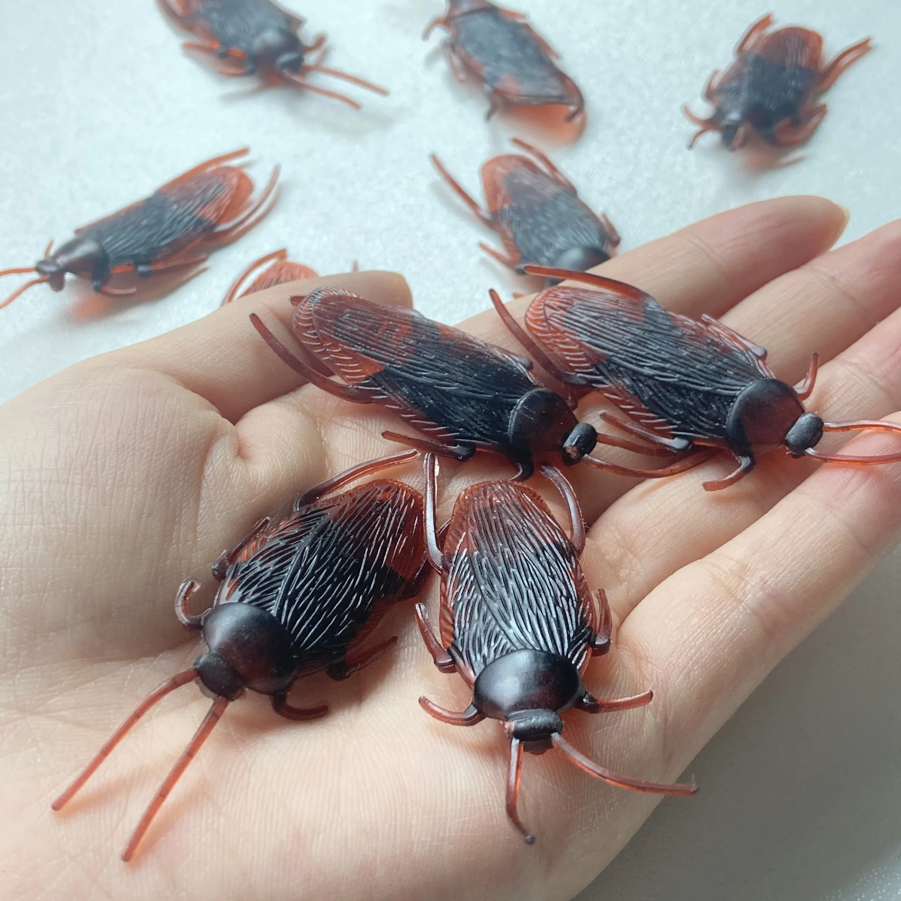 Упаковка из 12 шт. реального касания тараканами средство Хэллоуин новинка