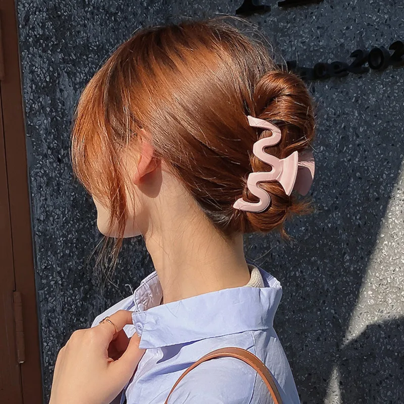 

Xwen 2021 New French Style Big Wave Hairpin Back Of Head Hairpin Temperament Plate Hairpin Hair Clip Shark Clip