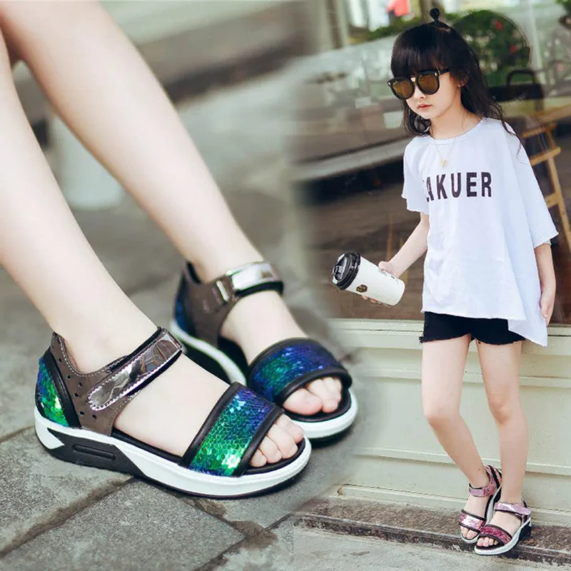 Летние зеленые фиолетовые модные сандалии с блестками на мягкой подошве для