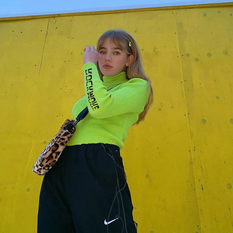 Женская футболка с надписью Fitshinling неоново-зеленая высоким воротом Осень-зима 2019