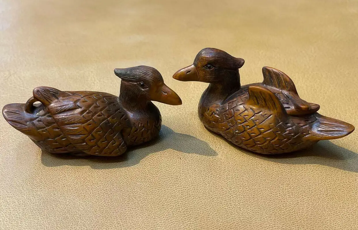 

Q4403 - 2" Hand Carved Boxwood Netsuke Figurine Carving : Pair of Ducks