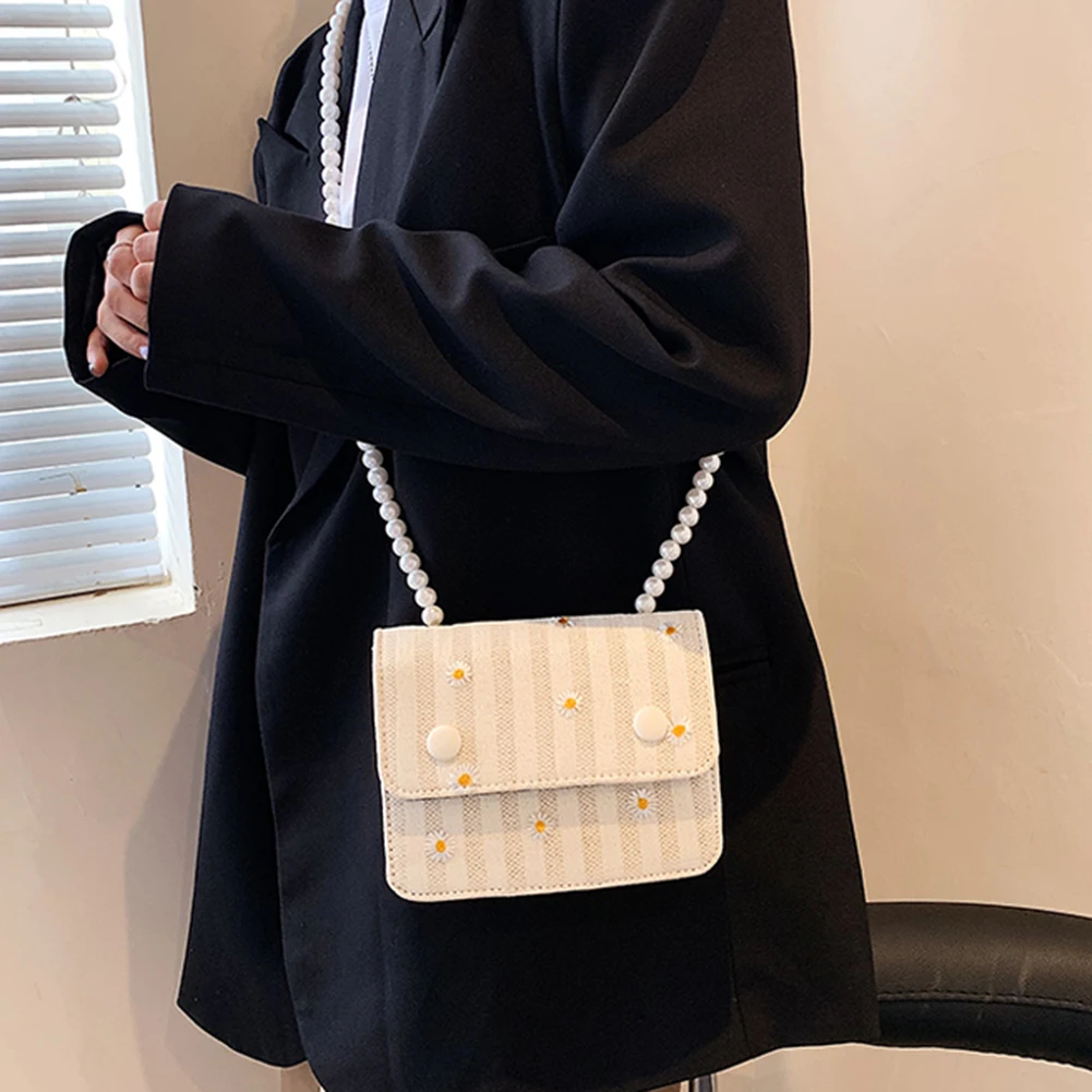 

Women Daisy Flowers Messenger Bag Woven PU Fashion Ladies Pearl Mini Flap Purse Small Shoulder Ladies Messenger Bag