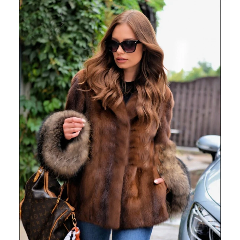 

Fashion Short Genuine Mink Fur Jackets with Raccoon Dog Fur Sleeve Cuffs Winter New Woman Natural Mink Fur Coat Outwear 2021