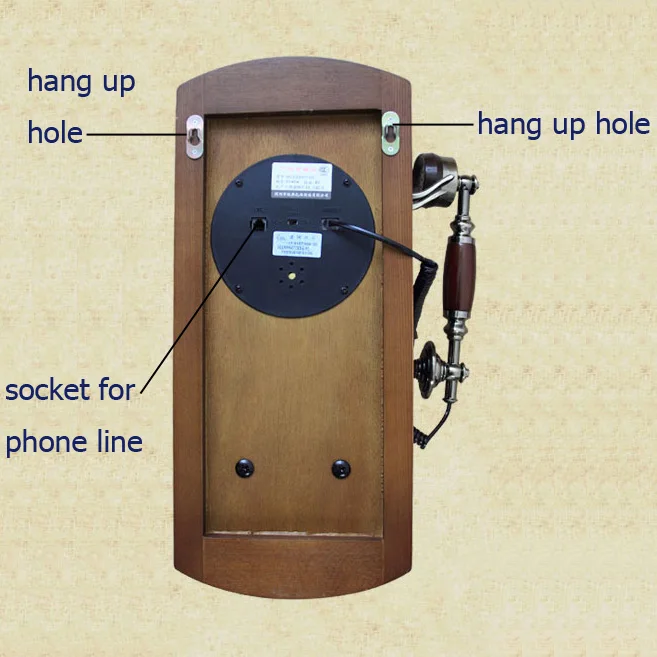 Вращающийся старинный телефон в ретро стиле с деревянным стационарным