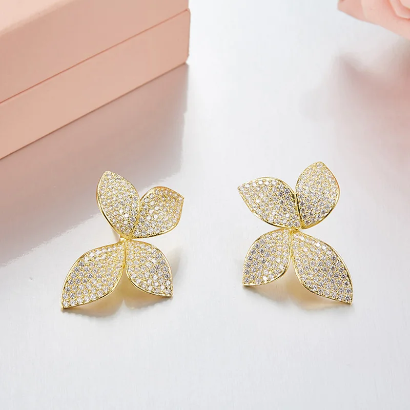 

Женские серьги-гвоздики из серебра 925 пробы, с фианитом