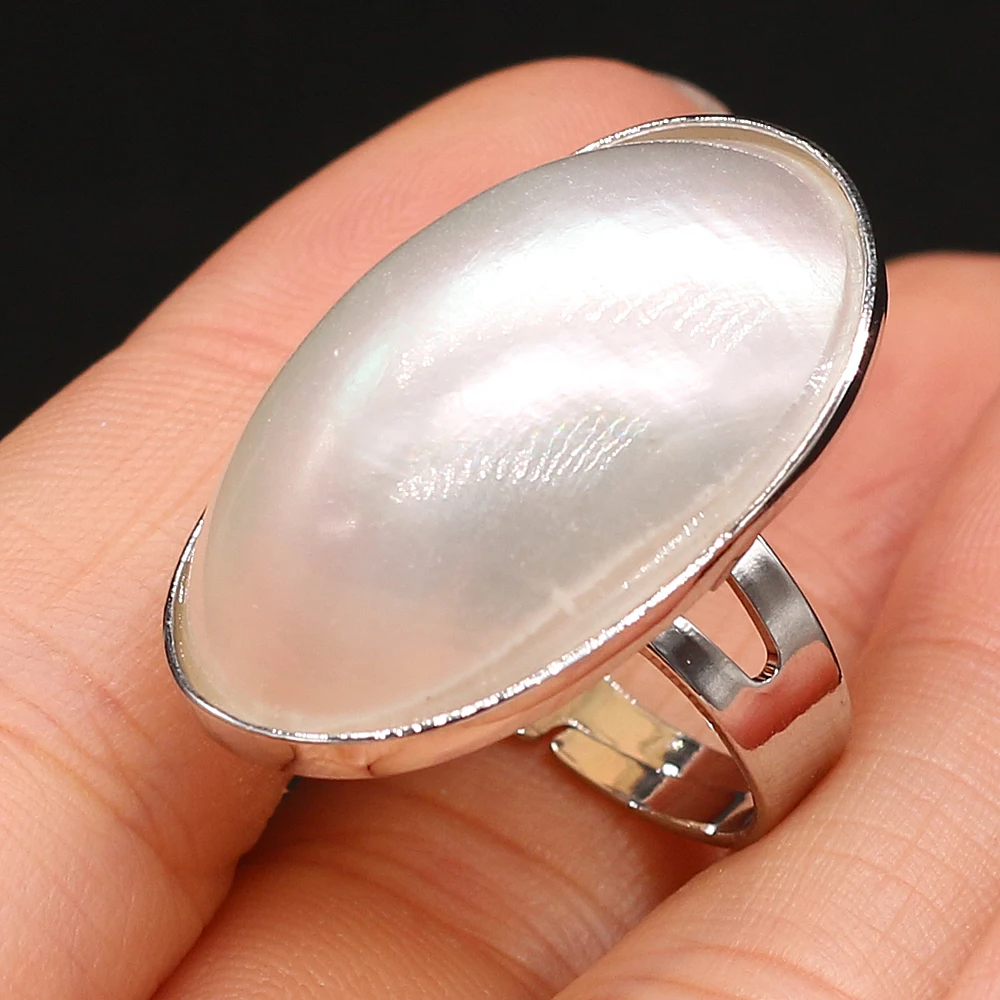 

Fashion and Elegant Natural Shell Creative Edging Ring White Shell Pendant for Making DIY Necklace Accessories Size 20x30mm