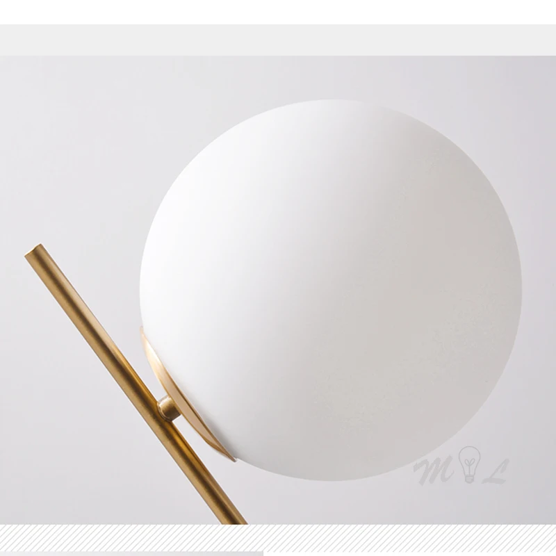 Настольная лампа светодиодная в скандинавском стиле с шариками и золотым