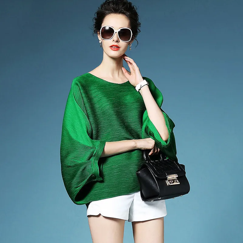 

2020 Hot Sale New Fashion Loose Pleated shirt Round Collar Batwing Half Sleeve Pleated Women's Big Size Tops