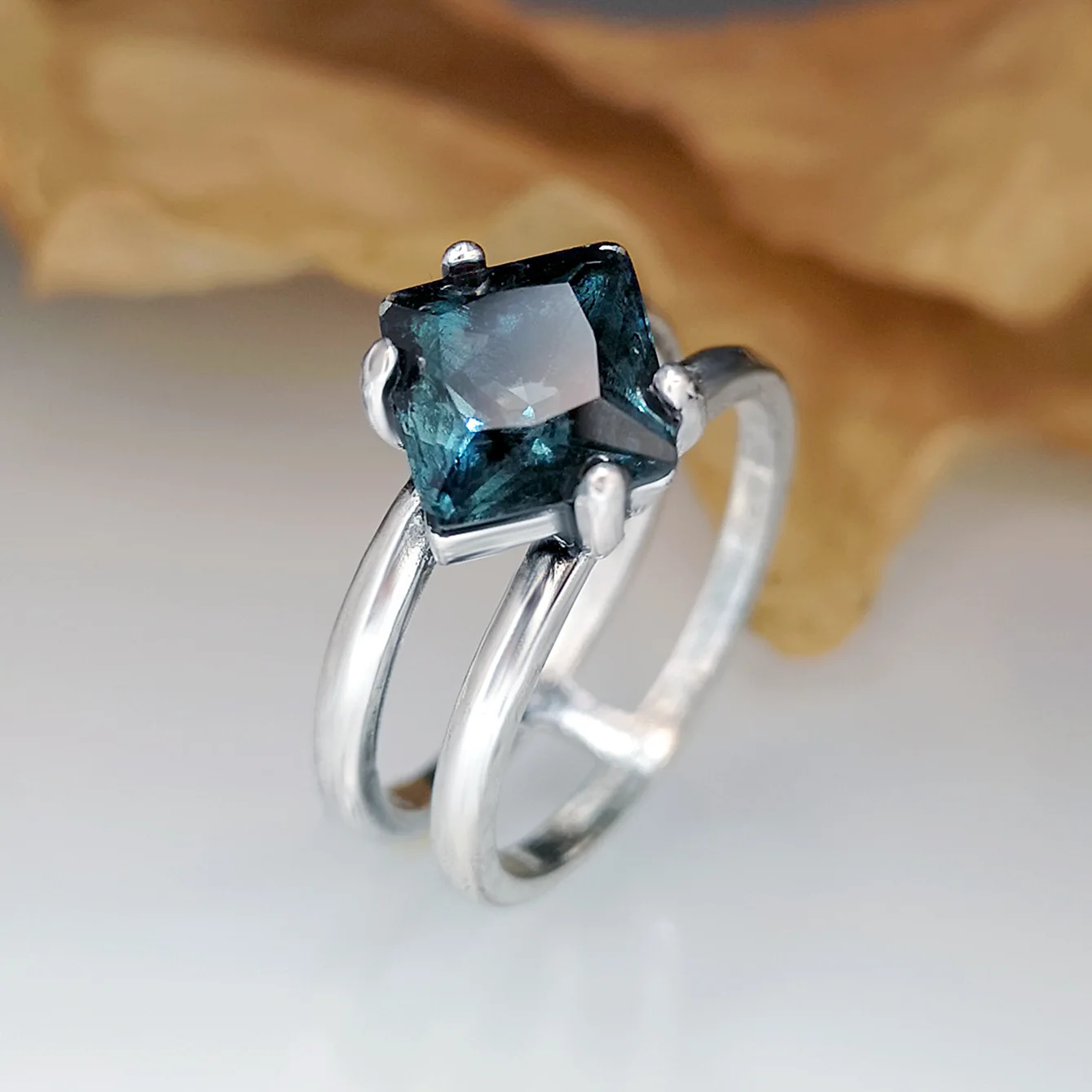

Creative Sapphire Zircon Ring New Vintage Silver-Plated Jewelry European and American Women's Jewelry Wedding Accessories