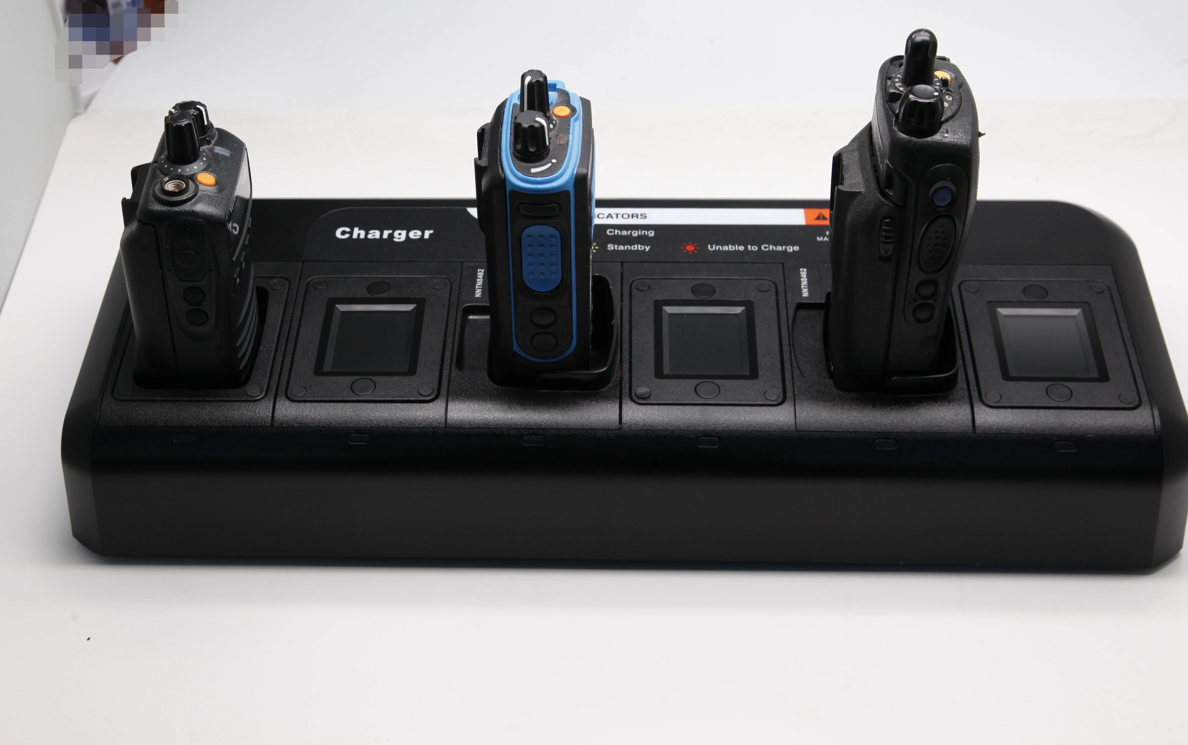 Custom XH-D6S 3-STATION BATTERY MAINTENANCE SYSTEM Li-ion battery Intelligent Rapid Walkie Talkie battery Charger